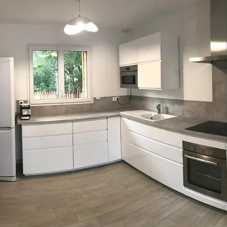 4 Bedroom House With Garden Holiday home *