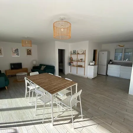 4 Bedroom House With Garden *