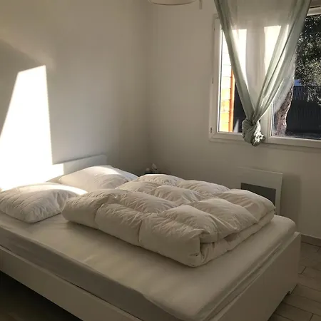 Holiday home 4 Bedroom House With Garden